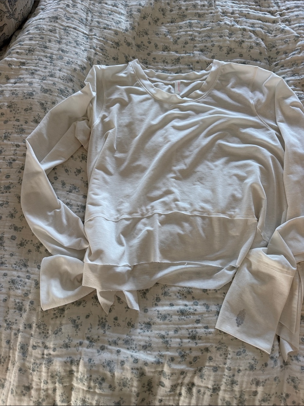 Free people Women's white  Long-Sleeve Tie-Hem Top